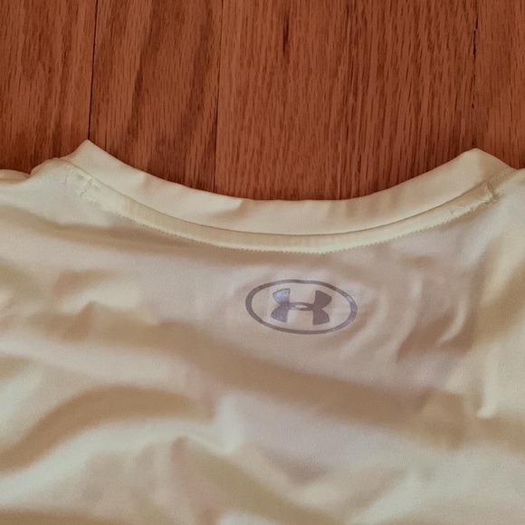 Women’s Under Armour top - Picture 4 of 6